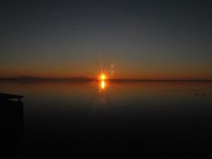 immagini di tramonto sul mare su Tramonto sul lago Trasimeno (PG), tramonto immagini, foto tramonto, foto al tramonto