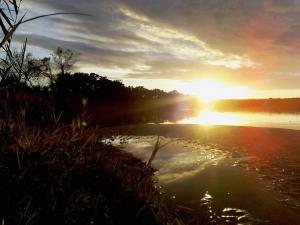 immagini di tramonto sul mare su Tramonto lacustre Sabadia Lago di Paola braccio di Molella Laitna, tramonto immagini, foto tramonto, foto al tramonto