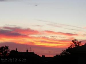tramonto in Tramonto cittadino, non mi era mai capitato un tramonto disegnato e colorato in questa, tramonto immagini, foto tramonto, foto al tramonto