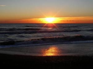 immagini di tramonto sul mare su Lido di Latina al tramonto…affascinante, tramonto immagini, foto tramonto, foto al tramonto